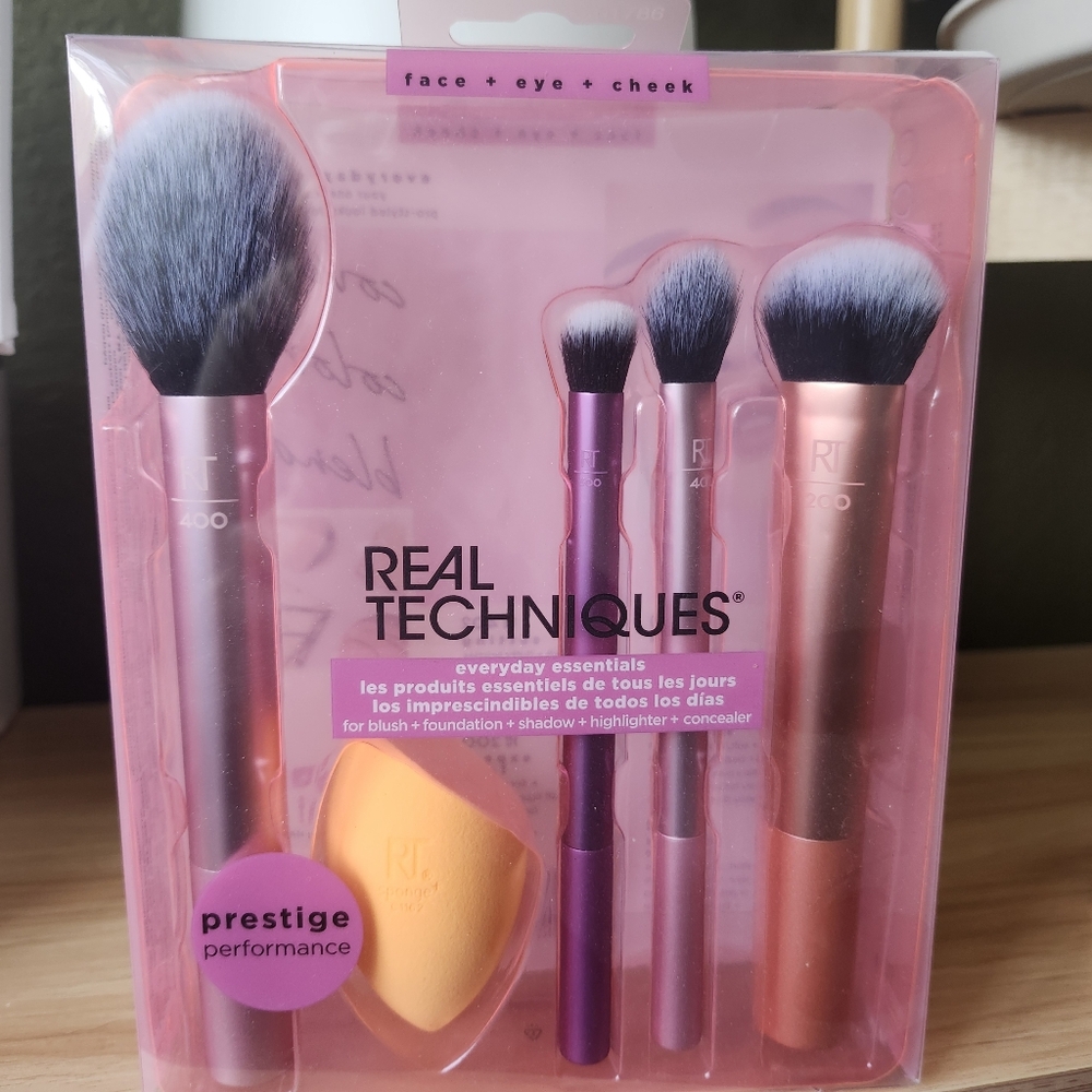 Real Techniques Everyday Essentials Set